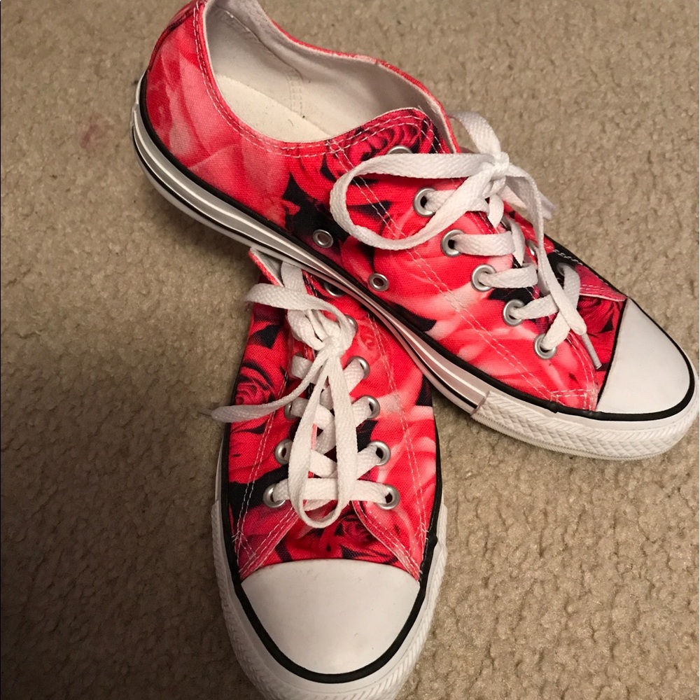 Converse Low Top Sneakers in Red Floral Print